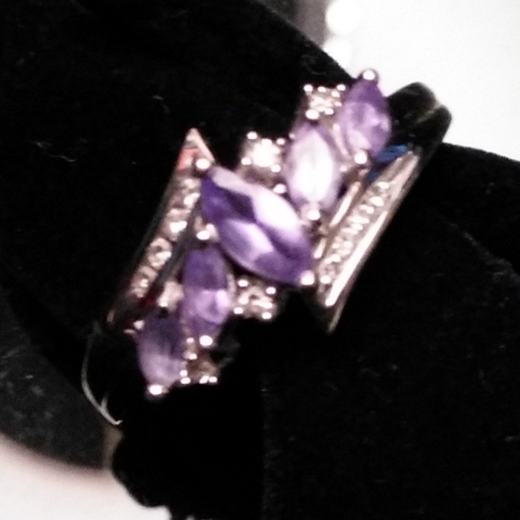 Macy's Tanzanite & Diamond  14K Gold Ring size 7 - Picture 2 of 2